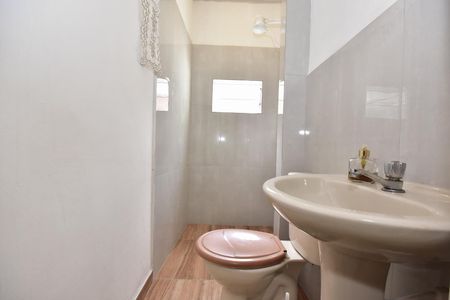 Banheiro de casa para alugar com 1 quarto, 20m² em Jardim Umarizal, São Paulo