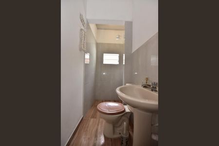 Banheiro de casa para alugar com 1 quarto, 20m² em Jardim Umarizal, São Paulo