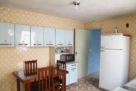 Casa para alugar com 120m², 2 quartos e 2 vagasCozinha 