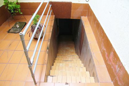 Casa para alugar com 120m², 2 quartos e 2 vagasEscada acesso a Garagem 