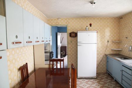 Casa para alugar com 120m², 2 quartos e 2 vagasCozinha 