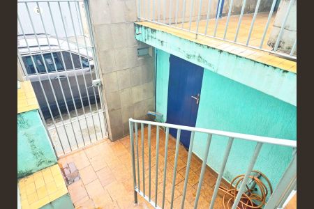 Casa para alugar com 120m², 2 quartos e 2 vagas Casa para alugar com 120m², 2 quartos e 2 vagasPortão azul acesso a garagem