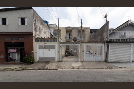 Casa à venda com 118m², 2 quartos e 2 vagas Casa à venda com 118m², 2 quartos e 2 vagasFachada