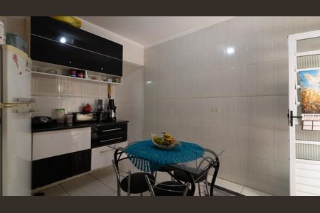 Casa à venda com 118m², 2 quartos e 2 vagas Casa à venda com 118m², 2 quartos e 2 vagasCozinha