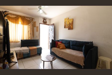 Casa à venda com 118m², 2 quartos e 2 vagas Casa à venda com 118m², 2 quartos e 2 vagasSala