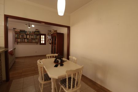 Casa à venda com 210m², 3 quartos e 2 vagas Casa à venda com 210m², 3 quartos e 2 vagasSala de Jantar