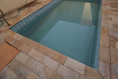 Casa à venda com 210m², 3 quartos e 2 vagas Casa à venda com 210m², 3 quartos e 2 vagasÁrea comum - Piscina