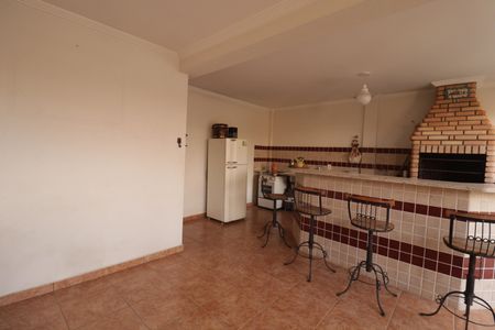 Casa à venda com 210m², 3 quartos e 2 vagas Casa à venda com 210m², 3 quartos e 2 vagasÁrea comum - Churrasqueira