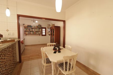 Casa à venda com 210m², 3 quartos e 2 vagas Casa à venda com 210m², 3 quartos e 2 vagasSala de Jantar