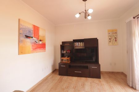 Casa à venda com 210m², 3 quartos e 2 vagas Casa à venda com 210m², 3 quartos e 2 vagasSala