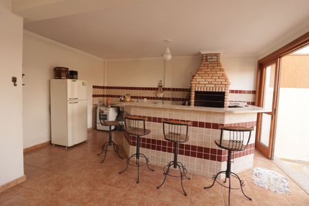 Casa à venda com 210m², 3 quartos e 2 vagas Casa à venda com 210m², 3 quartos e 2 vagasÁrea comum - Churrasqueira