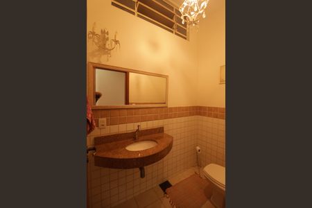 Casa à venda com 210m², 3 quartos e 2 vagas Casa à venda com 210m², 3 quartos e 2 vagasLavabo