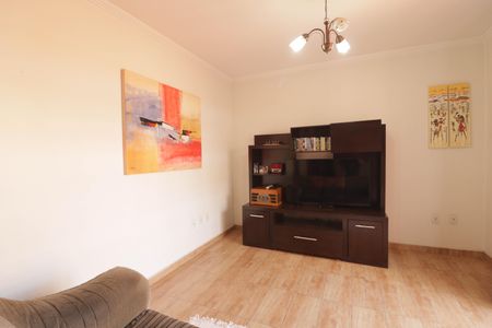 Casa à venda com 210m², 3 quartos e 2 vagas Casa à venda com 210m², 3 quartos e 2 vagasSala