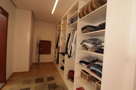 Casa à venda com 210m², 3 quartos e 2 vagas Casa à venda com 210m², 3 quartos e 2 vagasCloset da Suíte 3