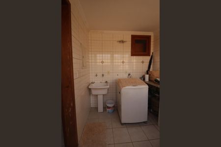 Casa à venda com 210m², 3 quartos e 2 vagas Casa à venda com 210m², 3 quartos e 2 vagasSala