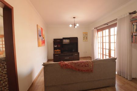 Casa à venda com 210m², 3 quartos e 2 vagas Casa à venda com 210m², 3 quartos e 2 vagasSala