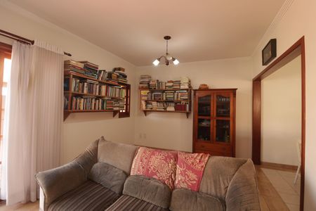 Casa à venda com 210m², 3 quartos e 2 vagas Casa à venda com 210m², 3 quartos e 2 vagasSala