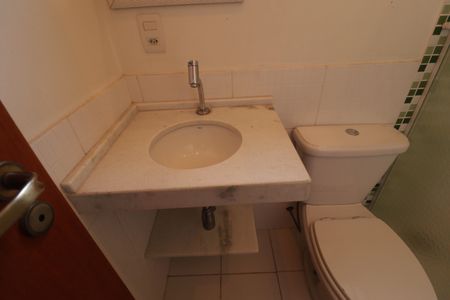 Casa à venda com 210m², 3 quartos e 2 vagas Casa à venda com 210m², 3 quartos e 2 vagasBanheiro da Suíte 2