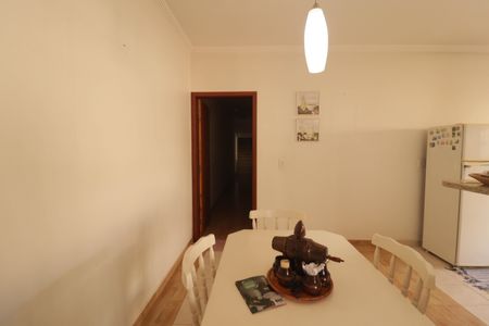 Casa à venda com 210m², 3 quartos e 2 vagas Casa à venda com 210m², 3 quartos e 2 vagasSala de Jantar