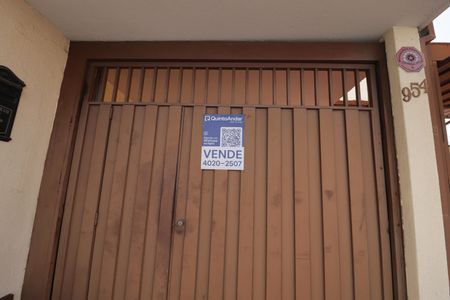 Casa à venda com 210m², 3 quartos e 2 vagas Casa à venda com 210m², 3 quartos e 2 vagasFachada