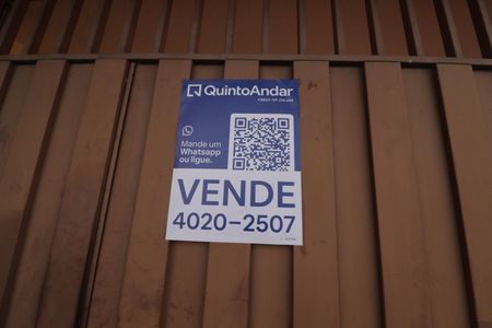 Casa à venda com 210m², 3 quartos e 2 vagas Casa à venda com 210m², 3 quartos e 2 vagasFachada