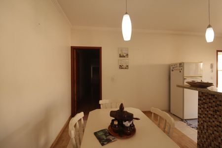 Casa à venda com 210m², 3 quartos e 2 vagas Casa à venda com 210m², 3 quartos e 2 vagasSala de Jantar