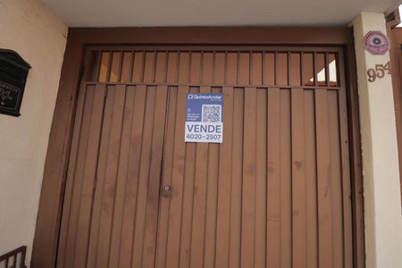 Casa à venda com 210m², 3 quartos e 2 vagas Casa à venda com 210m², 3 quartos e 2 vagasFachada