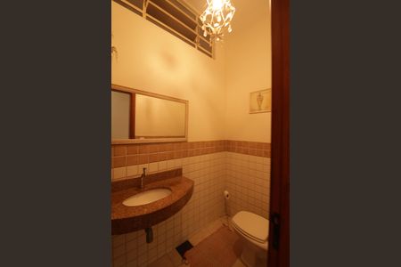 Casa à venda com 210m², 3 quartos e 2 vagas Casa à venda com 210m², 3 quartos e 2 vagasLavabo