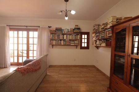 Casa à venda com 210m², 3 quartos e 2 vagas Casa à venda com 210m², 3 quartos e 2 vagasSala