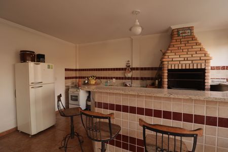 Casa à venda com 210m², 3 quartos e 2 vagas Casa à venda com 210m², 3 quartos e 2 vagasÁrea comum - Churrasqueira