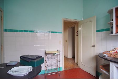 Casa à venda com 380m², 5 quartos e 5 vagasCozinha