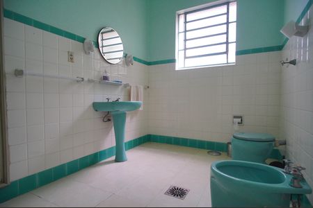 Casa à venda com 380m², 5 quartos e 5 vagasBanheiro 1