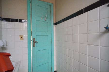 Casa à venda com 380m², 5 quartos e 5 vagasBanheiro de serviço