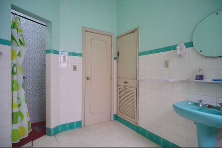 Casa à venda com 380m², 5 quartos e 5 vagasBanheiro 1