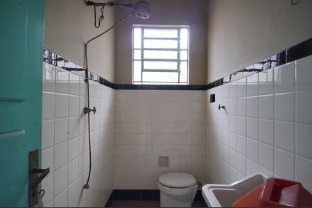 Casa à venda com 380m², 5 quartos e 5 vagasBanheiro de serviço