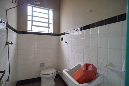 Casa à venda com 380m², 5 quartos e 5 vagasBanheiro de serviço