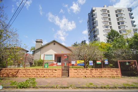 Casa à venda com 380m², 5 quartos e 5 vagasFachada