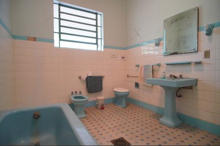 Casa à venda com 380m², 5 quartos e 5 vagasBanheiro 2