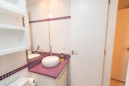 Apartamento à venda com 65m², 3 quartos e 1 vaga Apartamento à venda com 65m², 3 quartos e 1 vagaBanheiro da suíte