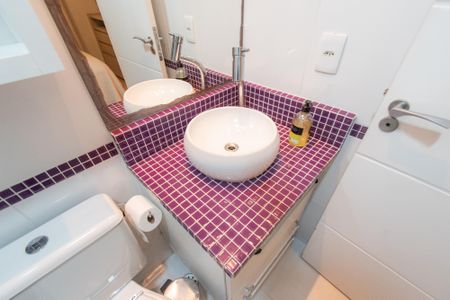 Apartamento à venda com 65m², 3 quartos e 1 vaga Apartamento à venda com 65m², 3 quartos e 1 vagaBanheiro da suíte