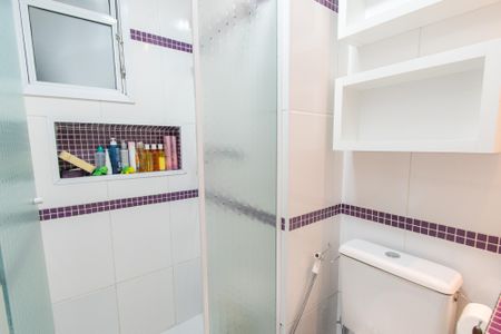 Apartamento à venda com 65m², 3 quartos e 1 vaga Apartamento à venda com 65m², 3 quartos e 1 vagaBanheiro da suíte