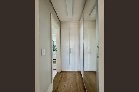 Casa de condomínio à venda com 435m², 5 quartos e 6 vagasCloset do Suíte 3