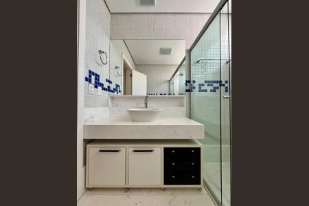 Casa de condomínio à venda com 435m², 5 quartos e 6 vagasBanheiro da Suíte 2