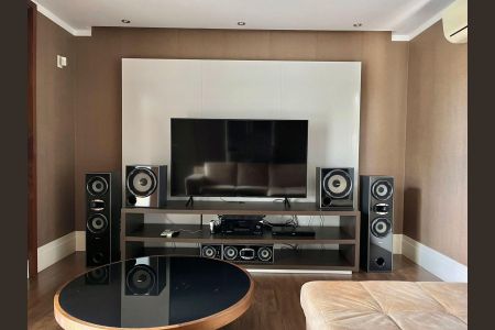 Casa de condomínio à venda com 435m², 5 quartos e 6 vagasSala de TV