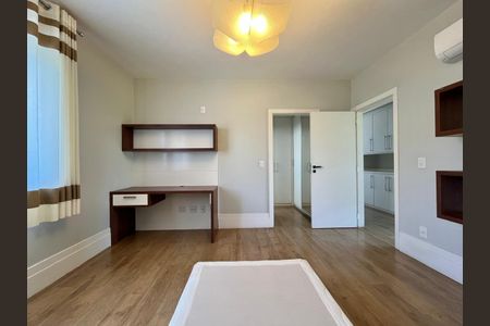 Casa de condomínio à venda com 435m², 5 quartos e 6 vagasSuíte 2