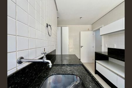 Casa de condomínio à venda com 435m², 5 quartos e 6 vagasÁrea de serviço