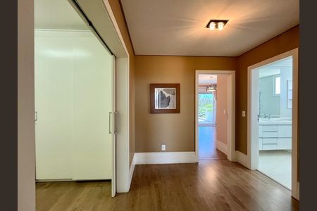 Casa de condomínio à venda com 435m², 5 quartos e 6 vagasSuíte 1