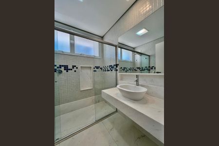 Casa de condomínio à venda com 435m², 5 quartos e 6 vagasBanheiro da Suíte 4