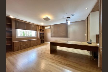 Casa de condomínio à venda com 435m², 5 quartos e 6 vagasEscritório