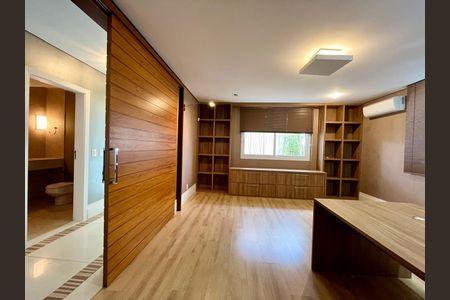 Casa de condomínio à venda com 435m², 5 quartos e 6 vagasEscritório